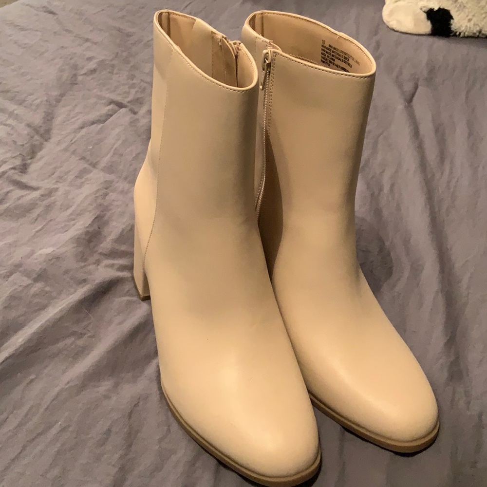 NEVER WORN mid-calf/ankle boots